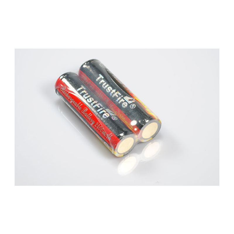 Batería recargable Protected 18650 2400mAh Li-ion (1 par)