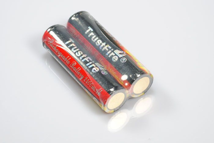Batería recargable Protected 18650 2400mAh Li-ion (1 par)