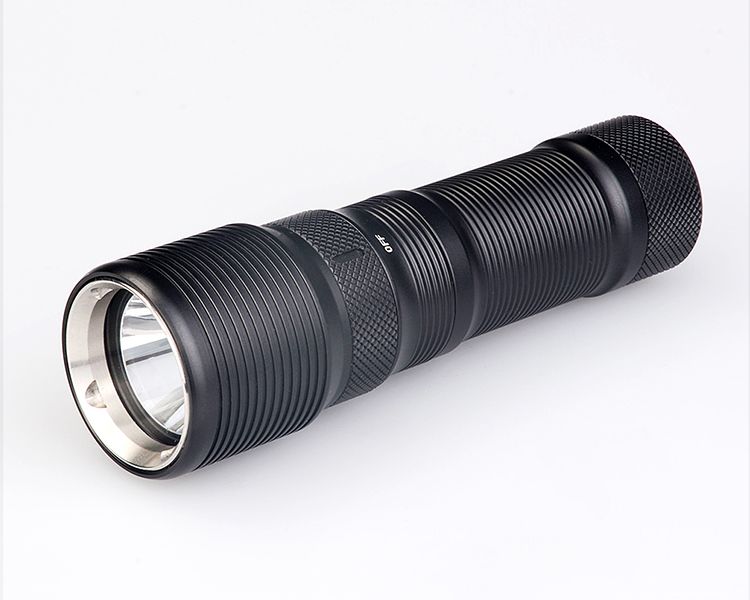 TrustFire TR-DF008 2 700lm Interruptor de control magnético de 3 modos LED Linterna de buceo